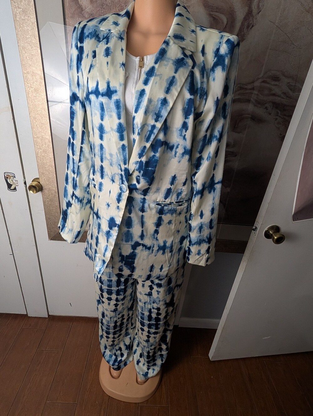 House of Harlow 1960 blue and white tie-dye satin blazer and pants set. Size M